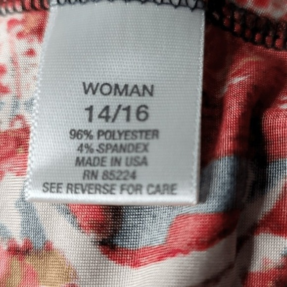 Dressbarn Red Print Ruched Front‎ Top - Picture 9 of 10